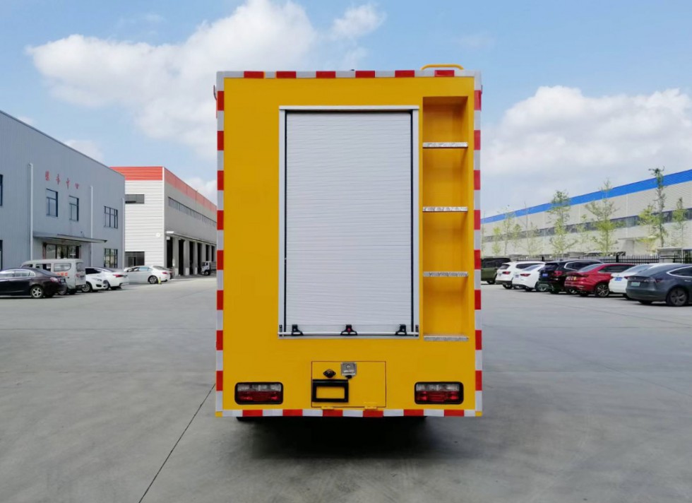 齊東方牌東風(fēng)多利卡型救險(xiǎn)車-2000方排水車 齊東方牌東風(fēng)多利卡型救險(xiǎn)車-2000方排水車