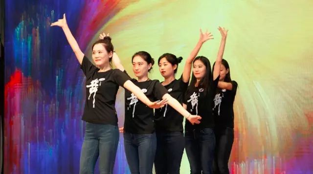 公司舉行圓夢藝術(shù)團成立大會暨首批節(jié)目展演4.jpg